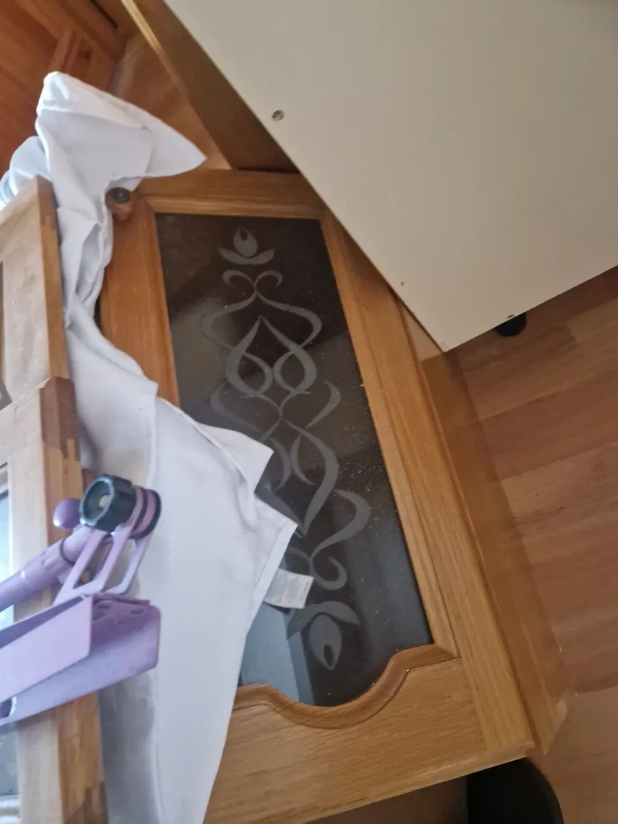 Electric oven and hob and kitchen units - Image 3