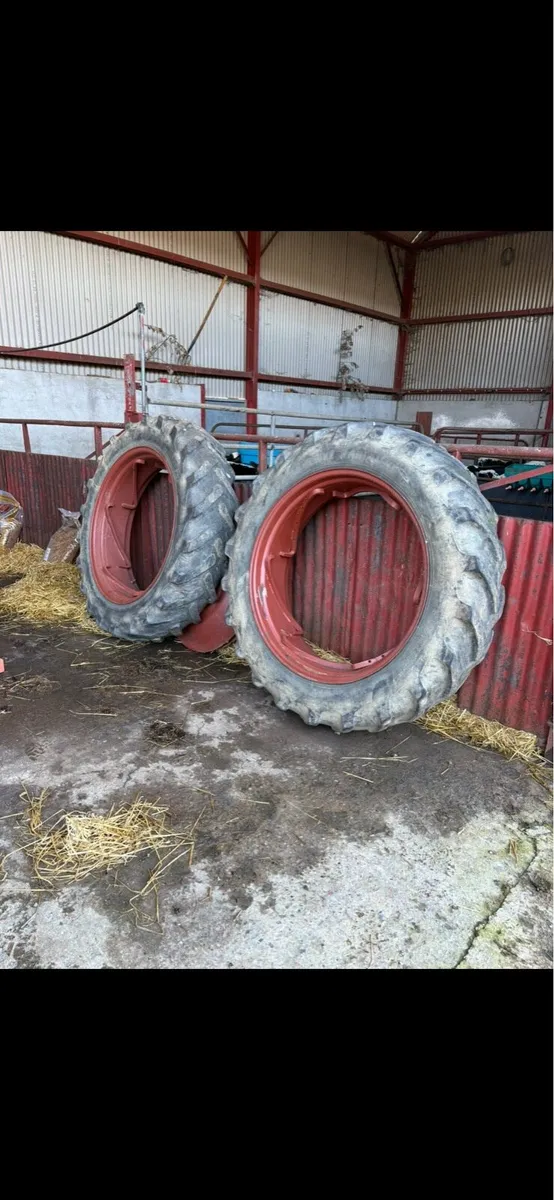 Pair of rear tractor wheels 13.6R 12 38 - Image 1