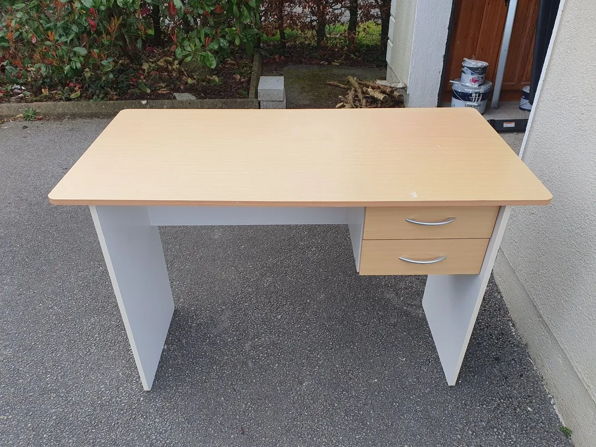 Study desk - Image 1