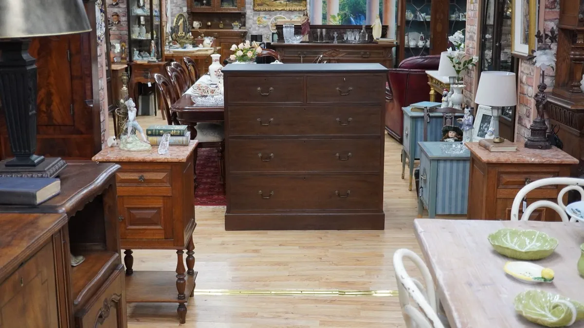 Antique Mahogany Chest of Drawers - Image 1