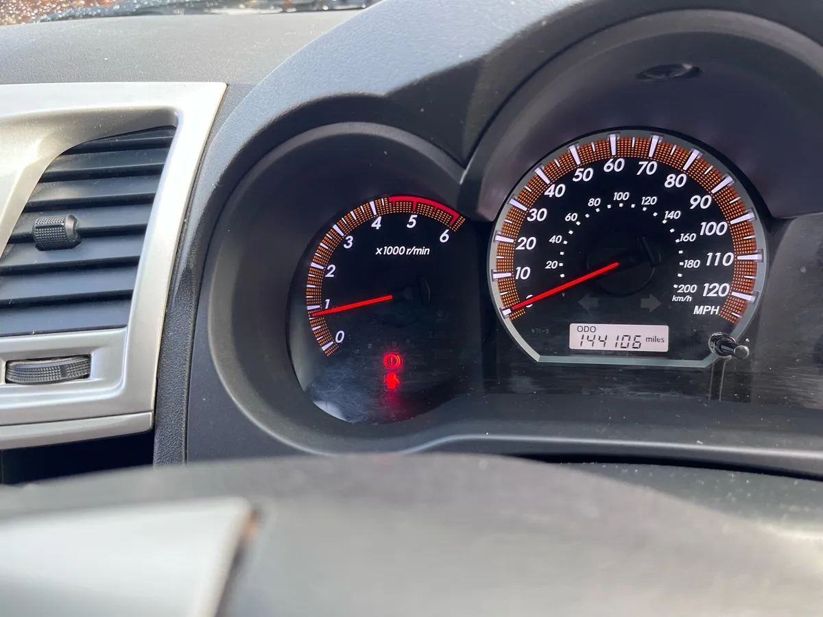 Toyota hilux - Image 4