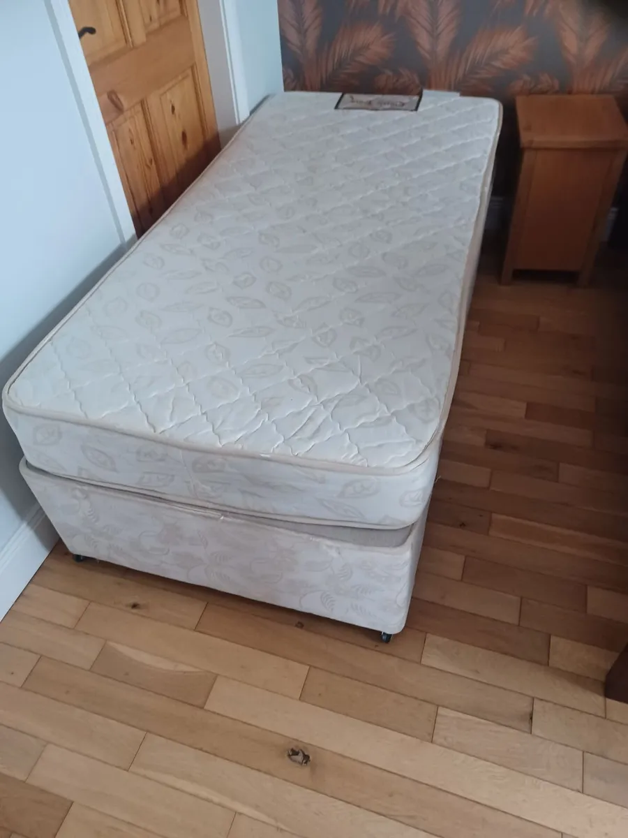 Single bed - Image 3