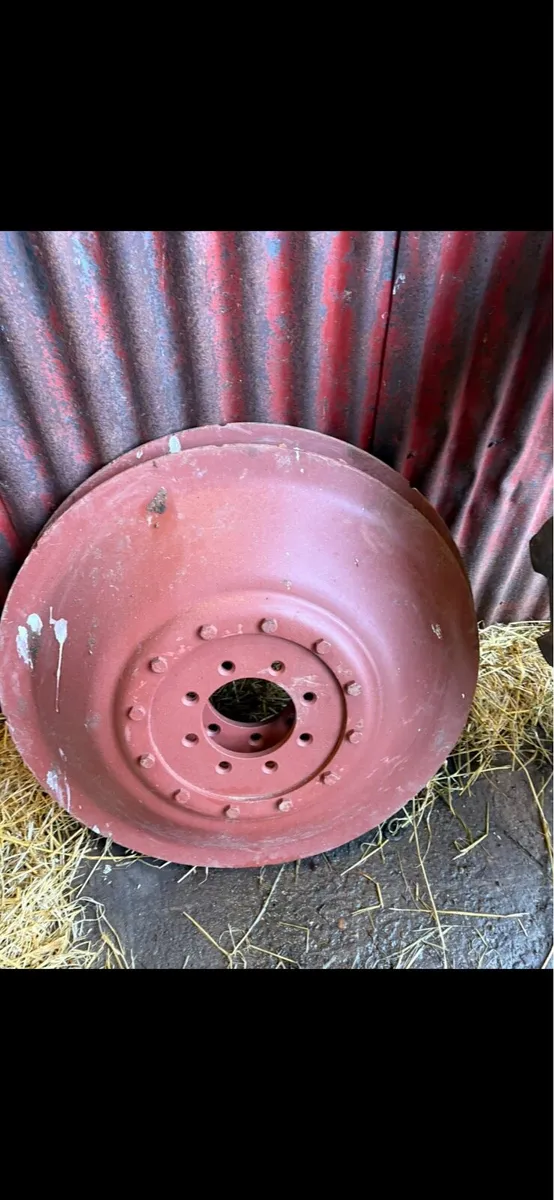 Pair of rear tractor wheels 13.6R 12 38 - Image 2