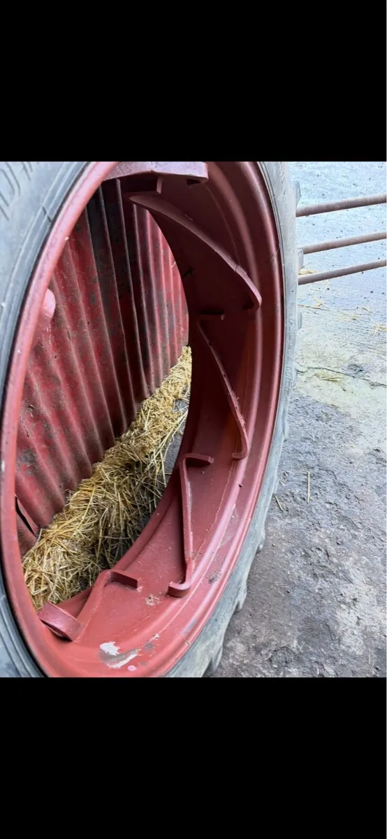 Pair of rear tractor wheels 13.6R 12 38 - Image 4
