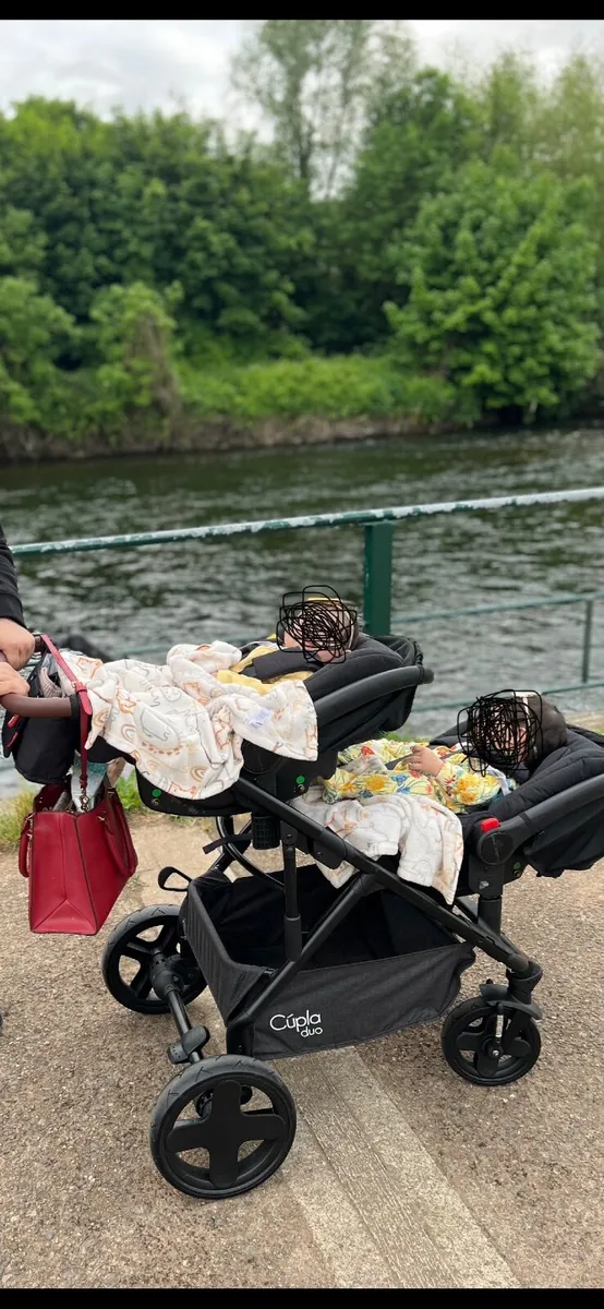 Twin baby stroller - Image 1