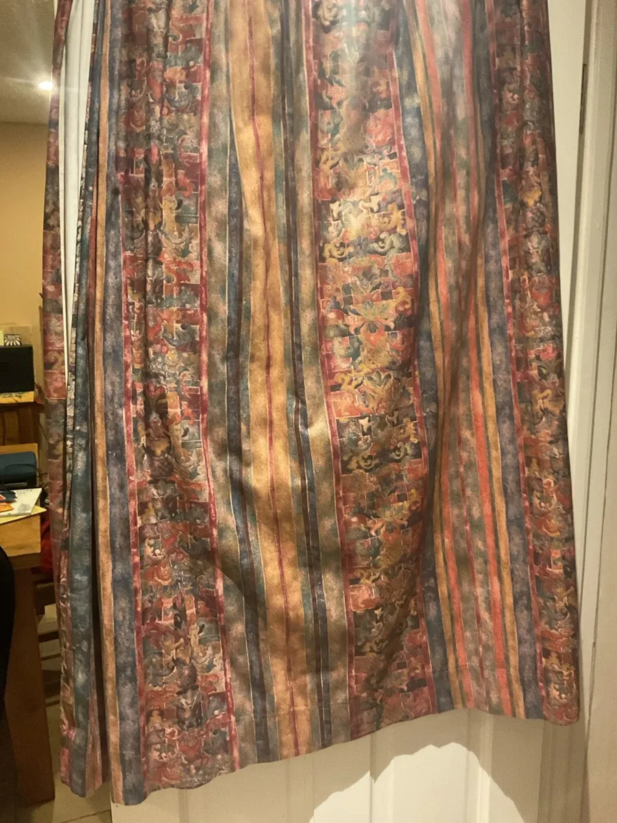 Curtains and curtain pole - Image 1
