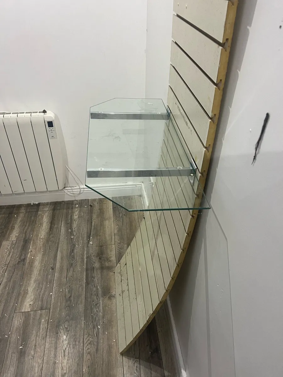 Plate toughened glass shelves - Image 1