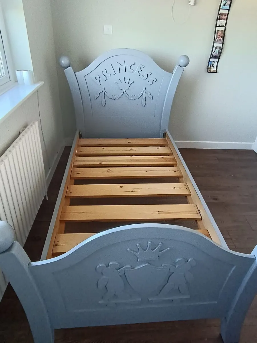 Single bed - Image 1