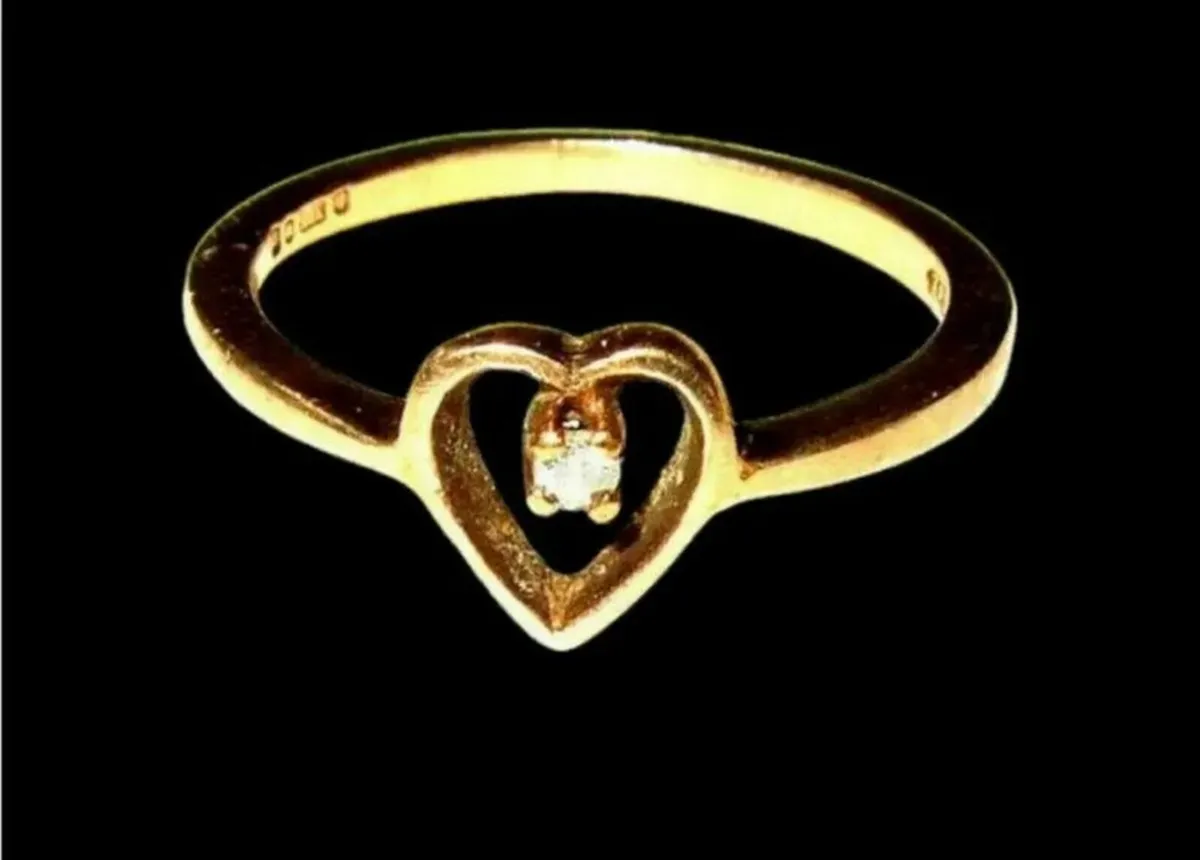 Vintage 9ct Hallmarked Diamond Suspension Ring - Image 1