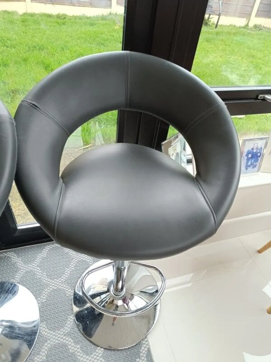 Kitchen Bar Stools - Image 4