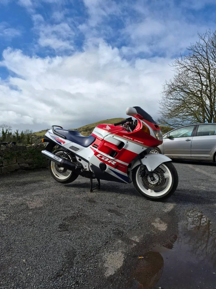 CBR1000F SUPERSPORT - Image 4