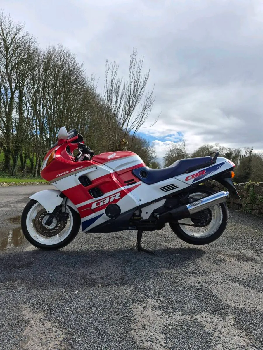 CBR1000F SUPERSPORT - Image 3