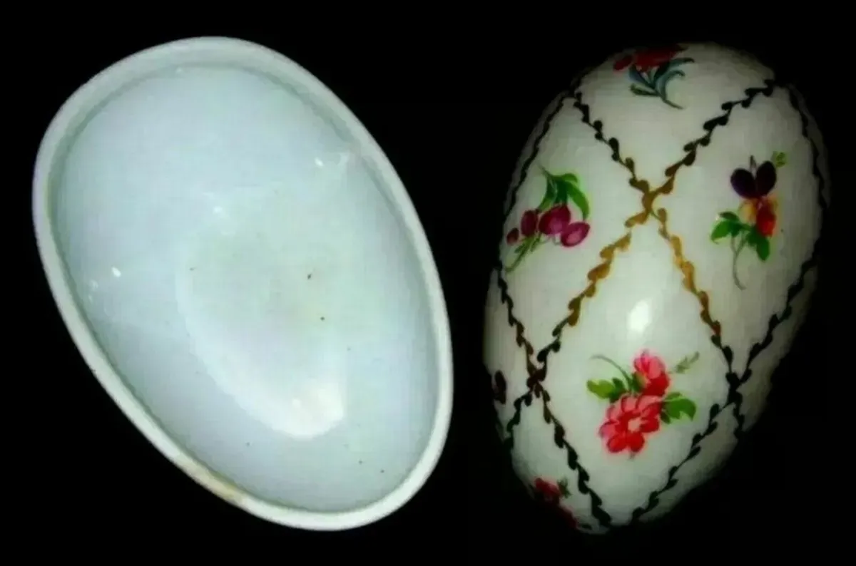 Vintage Porcelain Trinket Box - Image 2