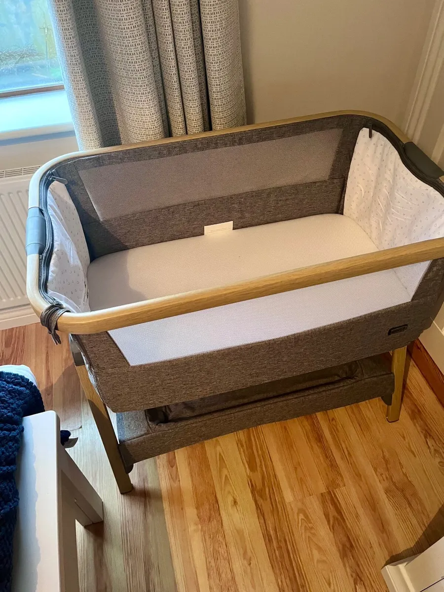 Next to me crib - Image 1