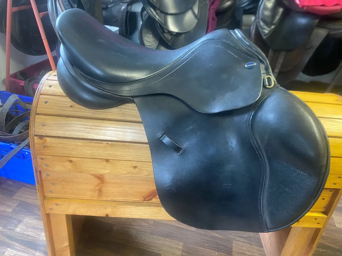 Euroriding Leather jumping saddle 16.5-17” - Image 1
