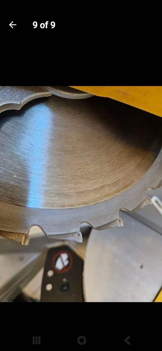 DWS777 Dewalt Compound Mitre Saw 220v - Image 2