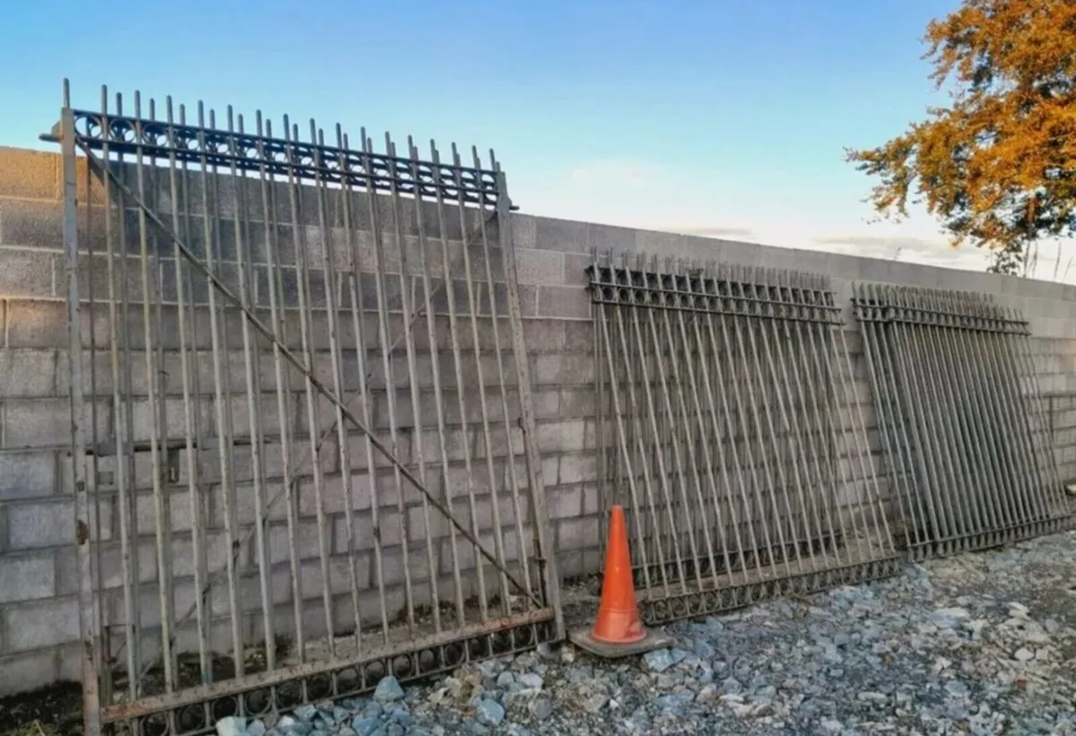 Gates 16ft wide x 9ft 9 high - Image 1