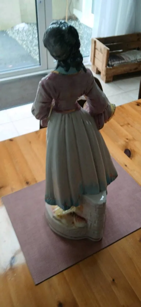 Italian porcelain figure - Image 4