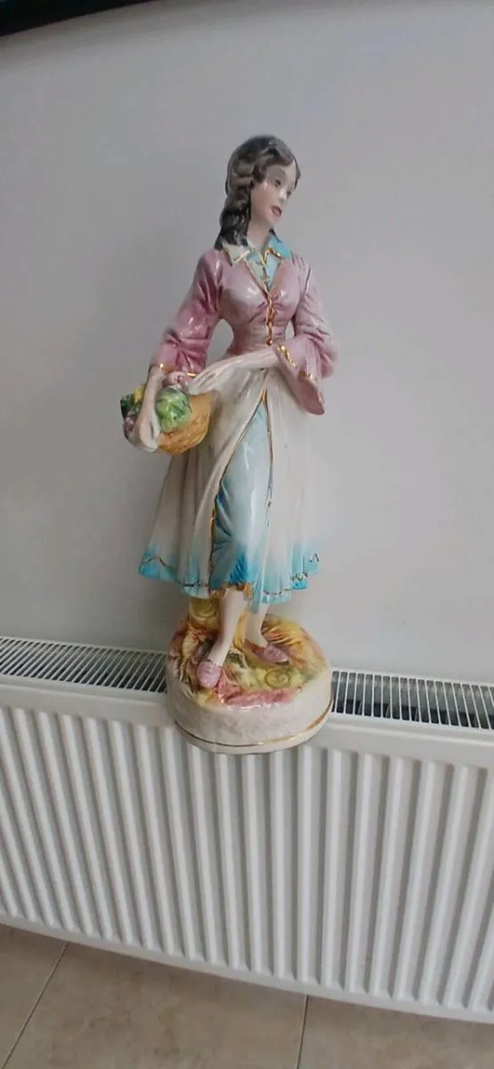 Italian porcelain figure - Image 2