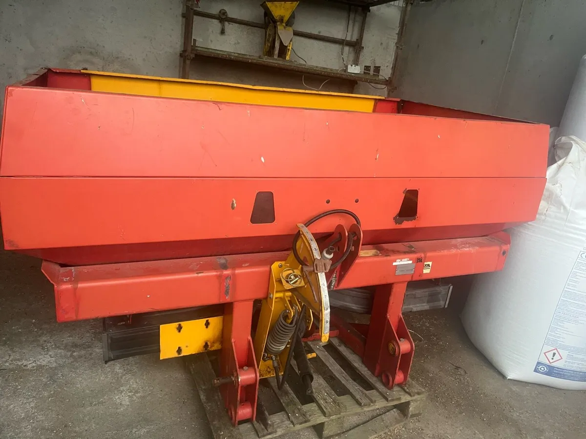 Bogballe fertilizer spreader - Image 1