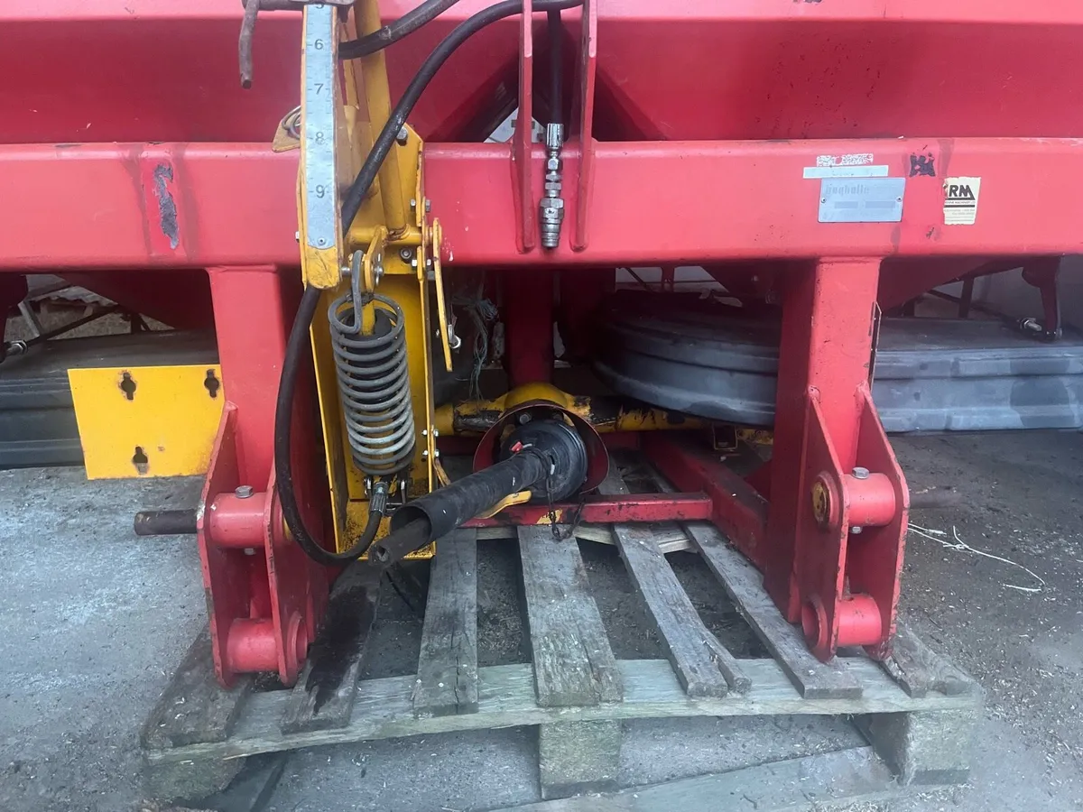 Bogballe fertilizer spreader - Image 2