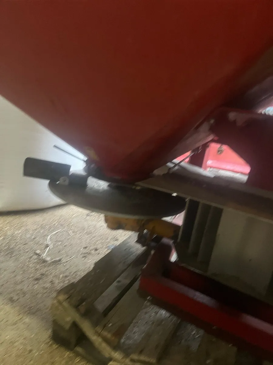 Bogballe fertilizer spreader - Image 4