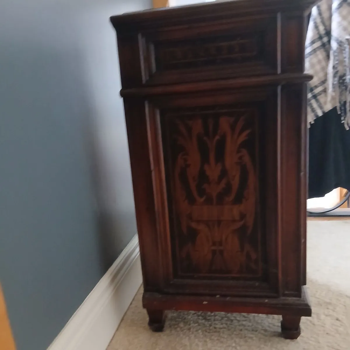 Bedside lockers x2 - Image 4