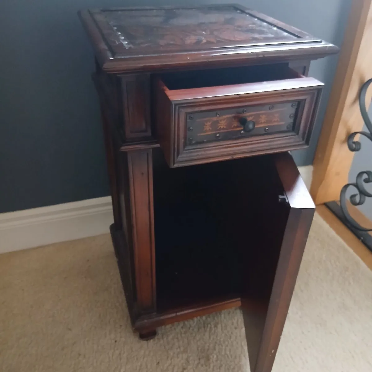 Bedside lockers x2 - Image 2