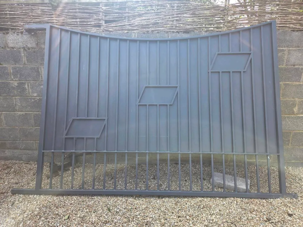 Large metal Garden Gate - Image 1