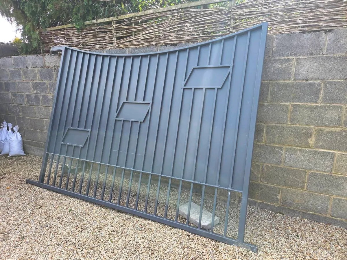 Large metal Garden Gate - Image 2