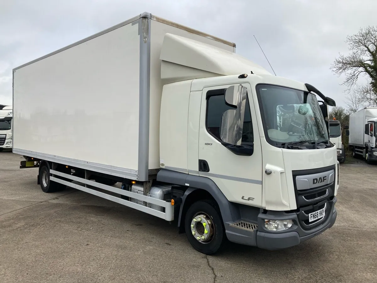 2018 Daf 12 Ton sleeper cab 24 ft box - Image 1
