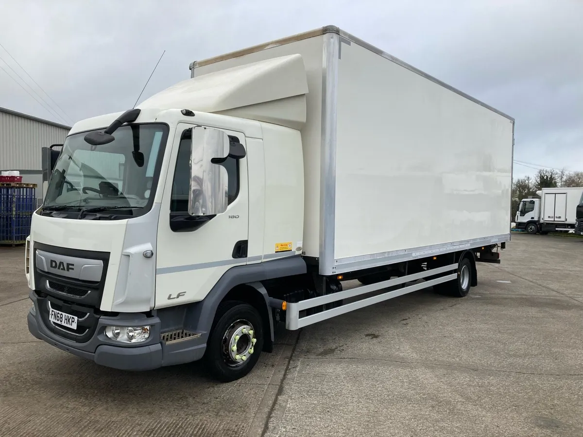 2018 Daf 12 Ton sleeper cab 24 ft box - Image 2
