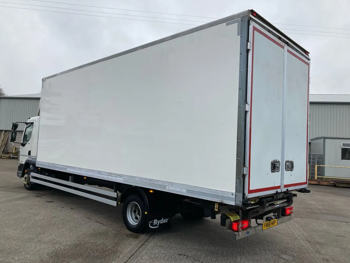 2018 Daf 12 Ton sleeper cab 24 ft box - Image 3