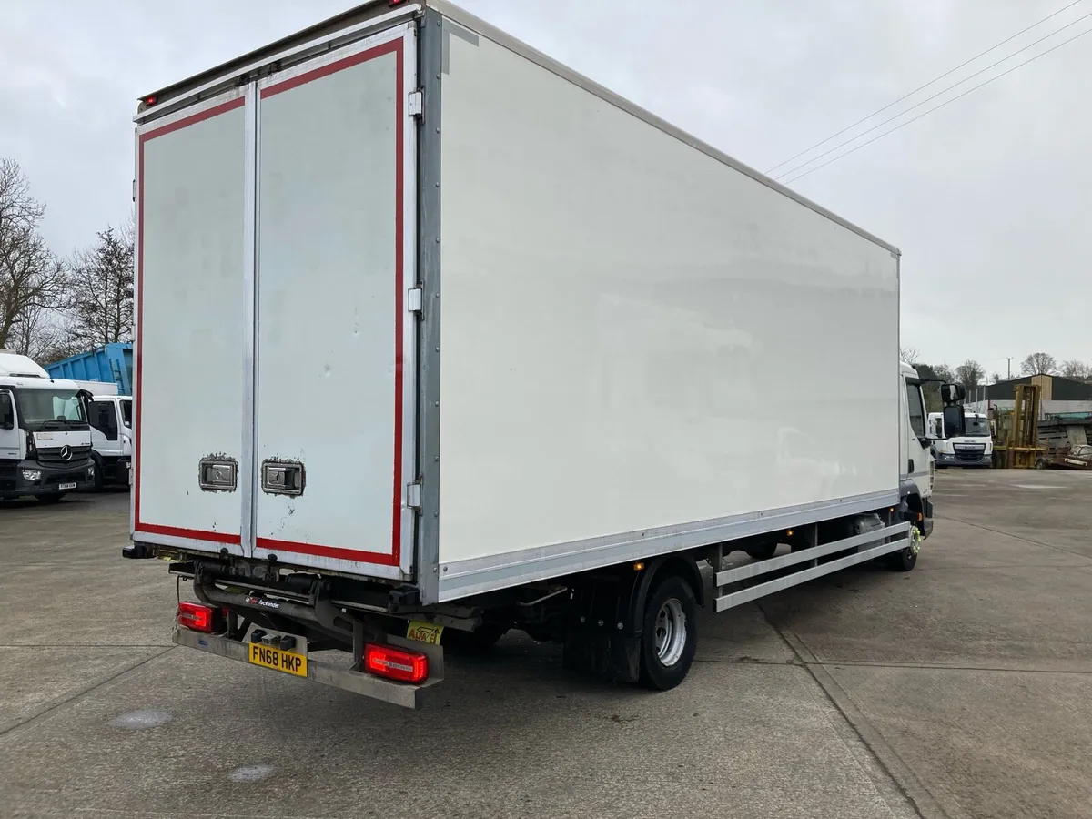 2018 Daf 12 Ton sleeper cab 24 ft box - Image 4
