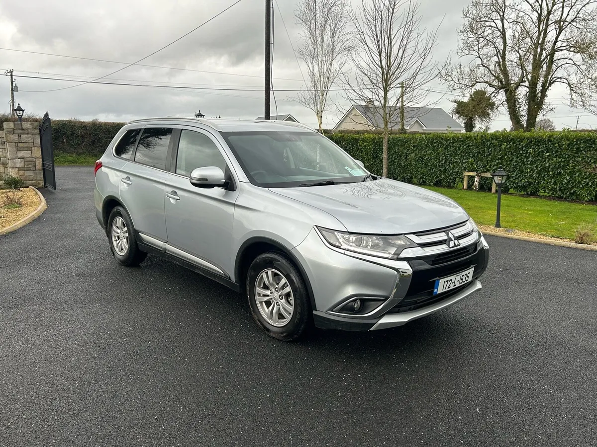 2017 Mitsubishi outlander - Image 1