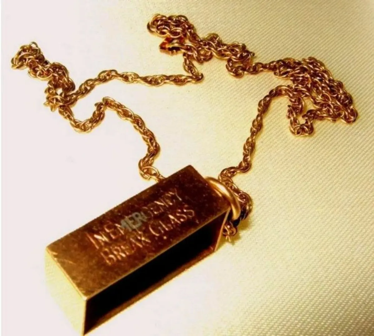 Vintage Hallmarked 9ct Gold Pendant & Chain - Image 1