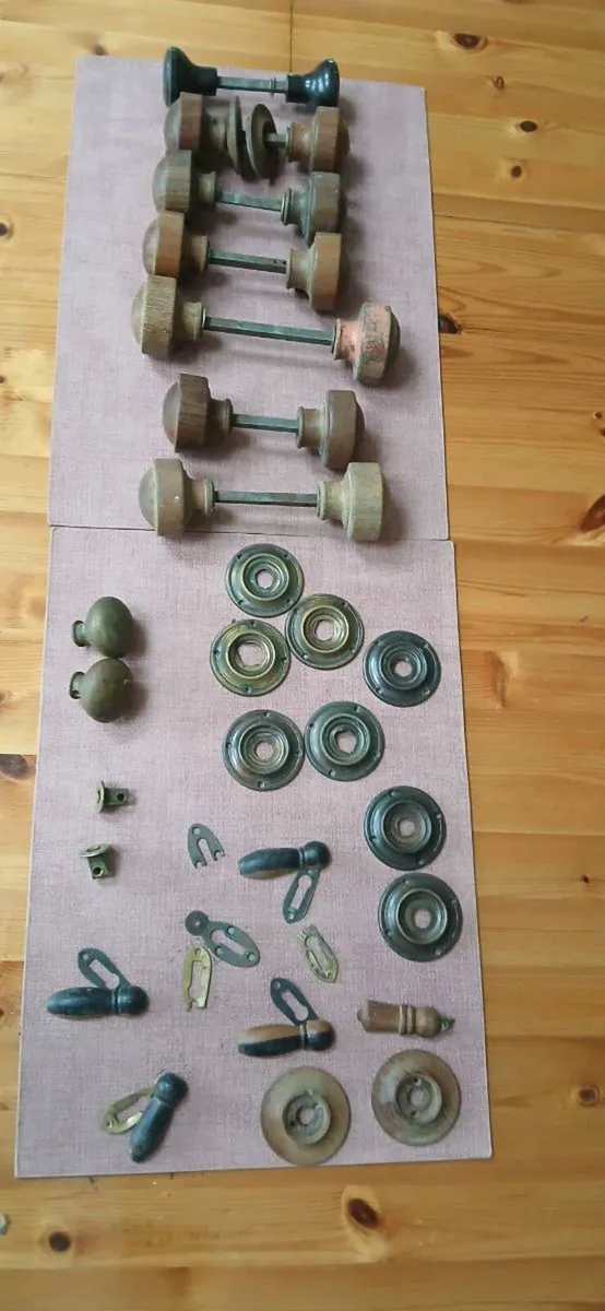 Selection of Door knobs - Image 2