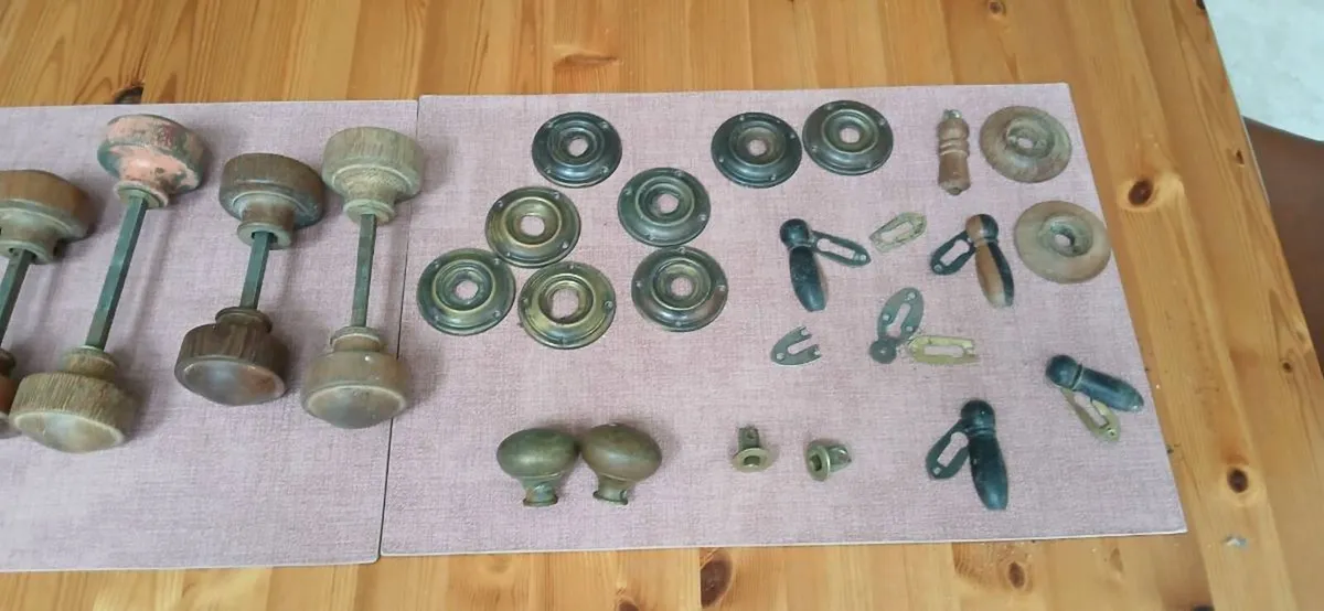 Selection of Door knobs - Image 3