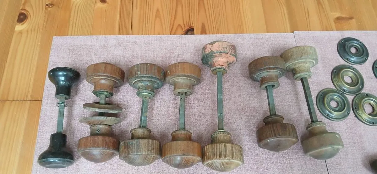 Selection of Door knobs - Image 1