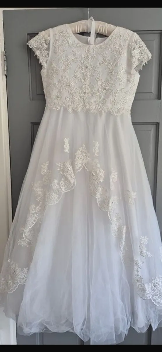 Beautiful designer communion dress , excellent condition size in one of photos - Image 3