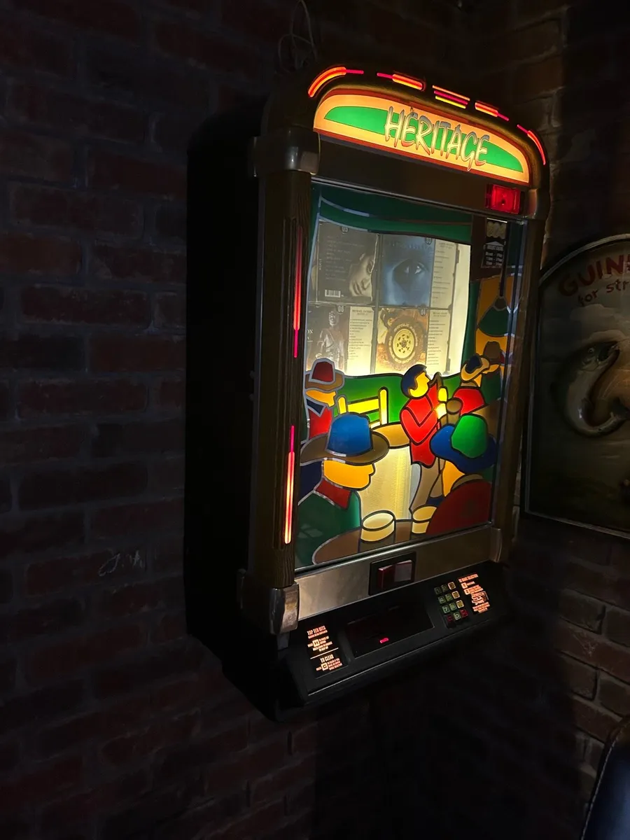 Wall mounted jukebox - Image 3