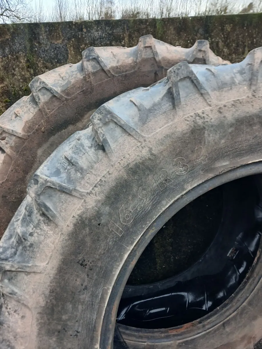 Back tyres  16.9 /34 - Image 1