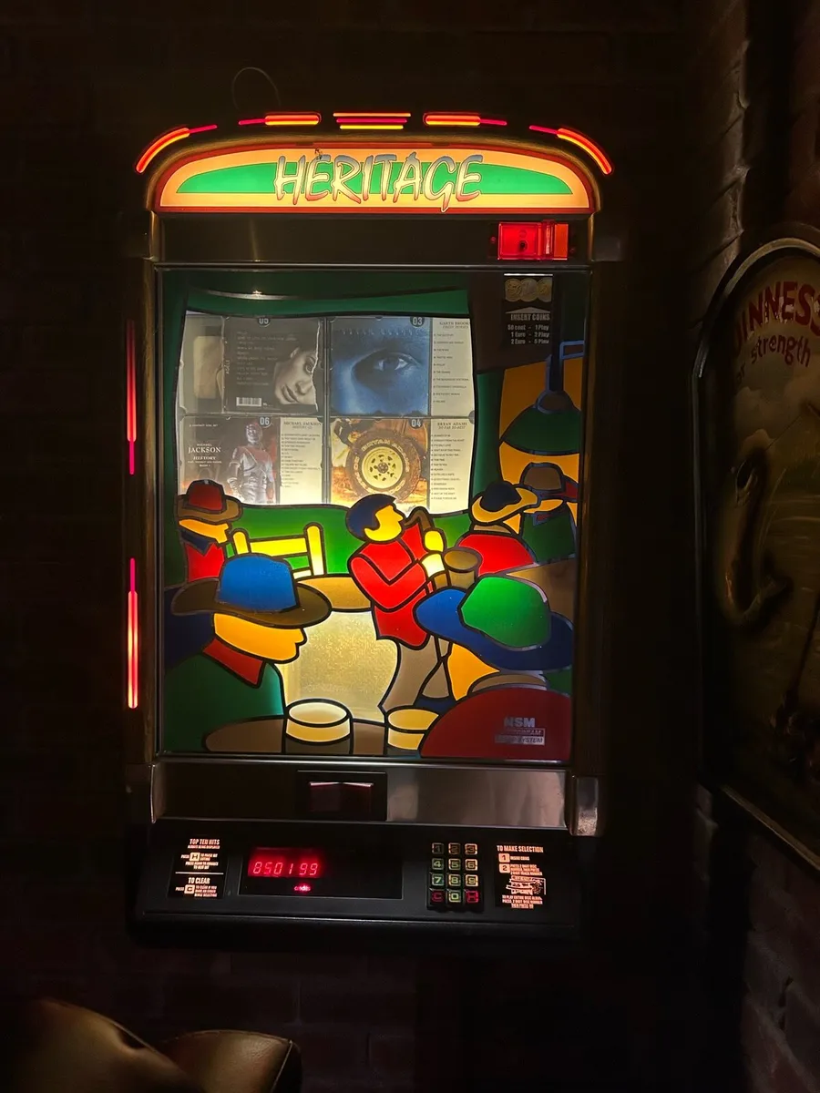 Wall mounted jukebox - Image 1