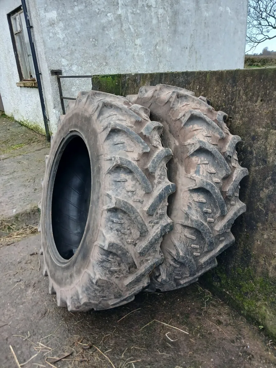 Back tyres  16.9 /34 - Image 3