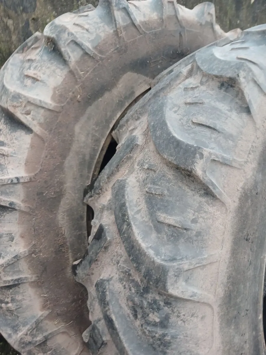 Back tyres  16.9 /34 - Image 2