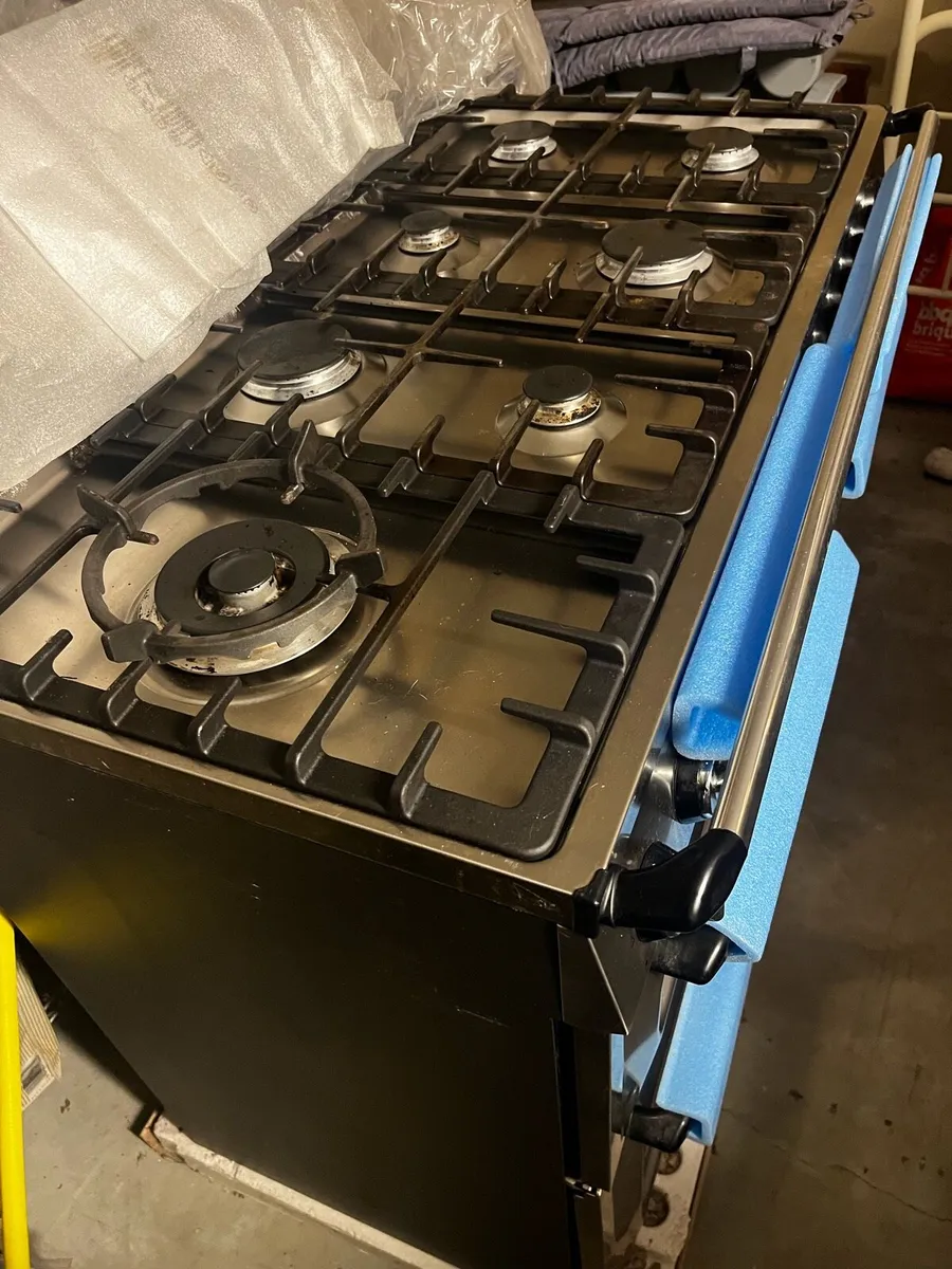 SMEG - 7 Ring Gas Cooker - Image 1