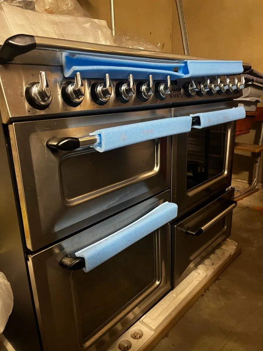 SMEG - 7 Ring Gas Cooker - Image 3