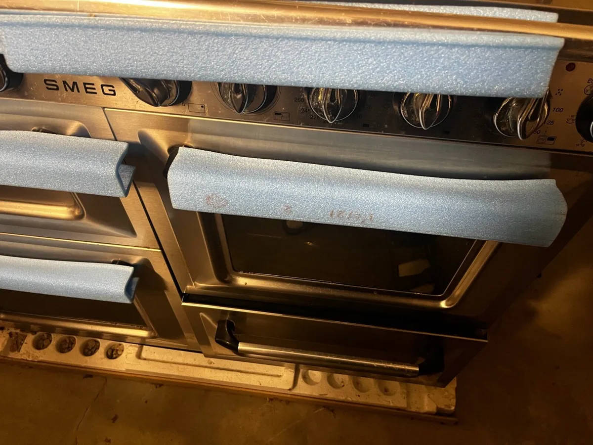 SMEG - 7 Ring Gas Cooker - Image 4