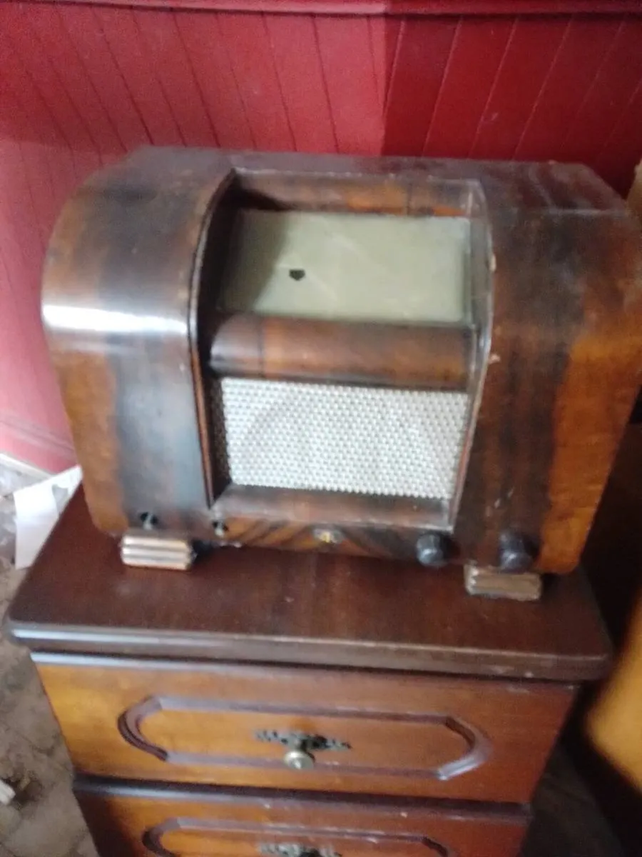 Old vintage radios - Image 3
