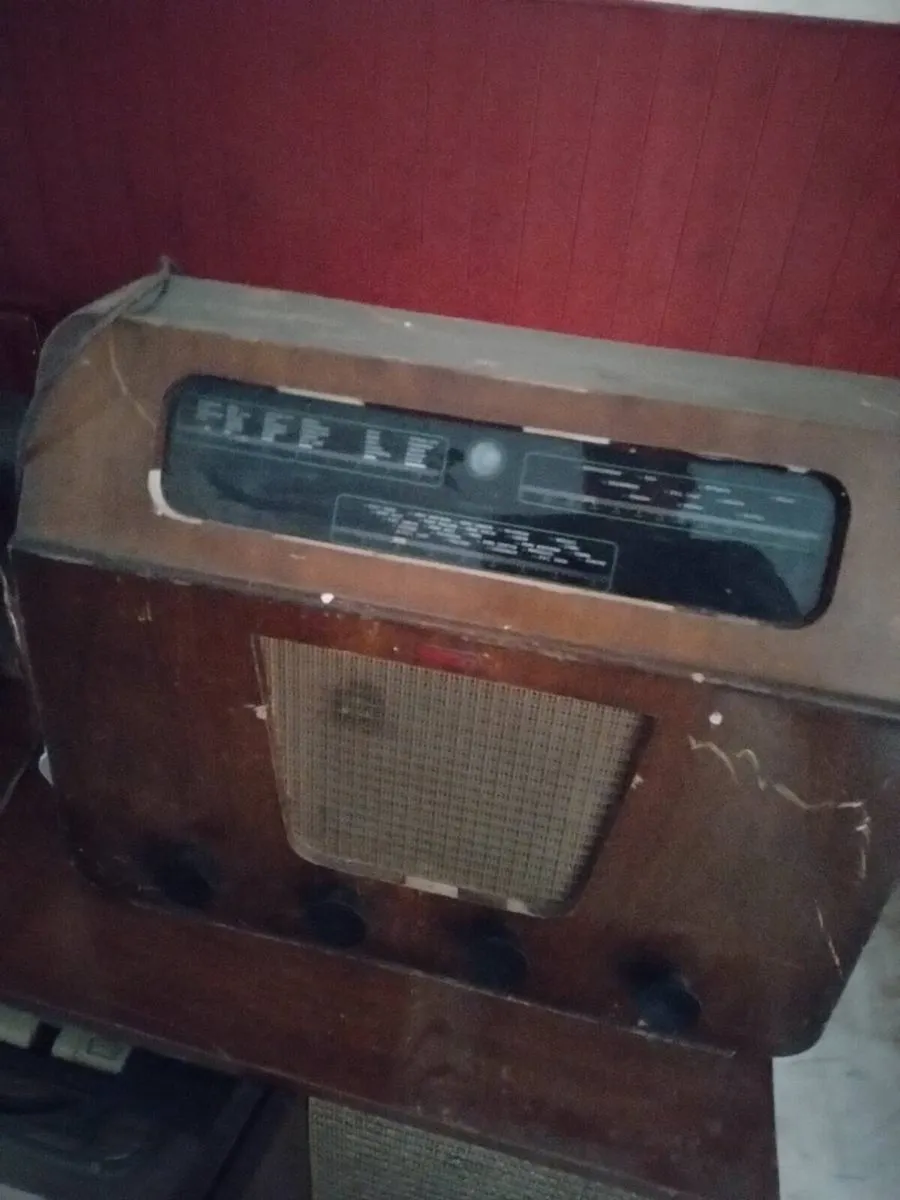 Old vintage radios - Image 4